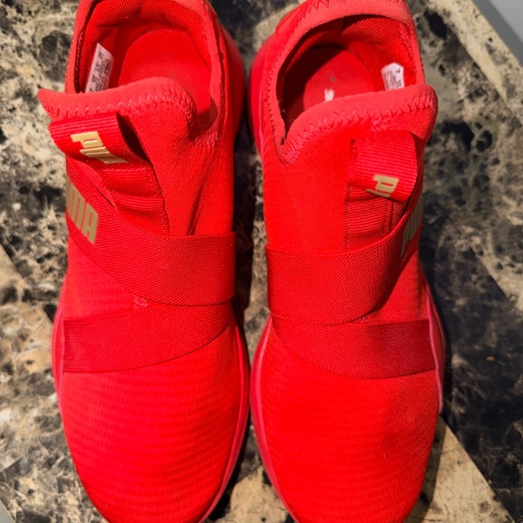 Puma Bold Red Slip-On Sneakers Womens 8.5 - Picture 2 of 5